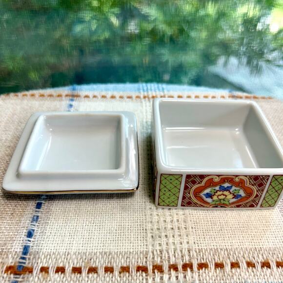 Vintage Japanese Porcelain Trinket Box with Bird & Floral Design - Picture 5 of 11